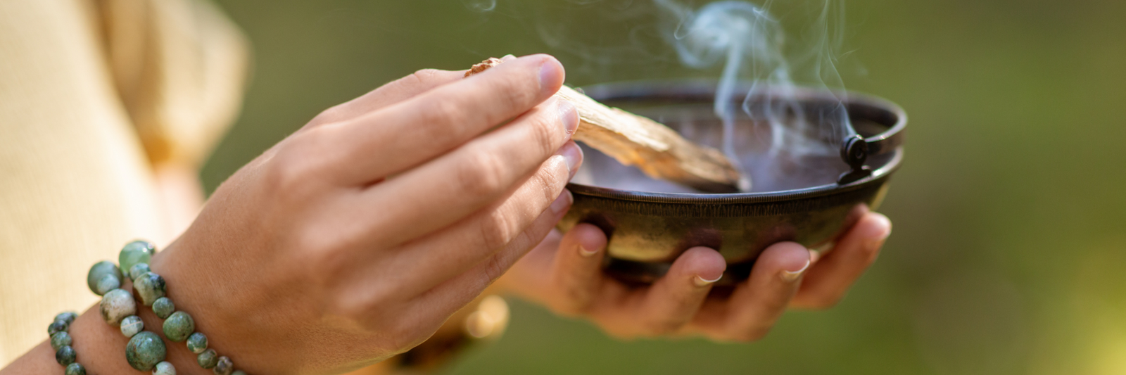 Guía Completa para Quemar Palo Santo: Beneficios, Técnicas y Prácticas