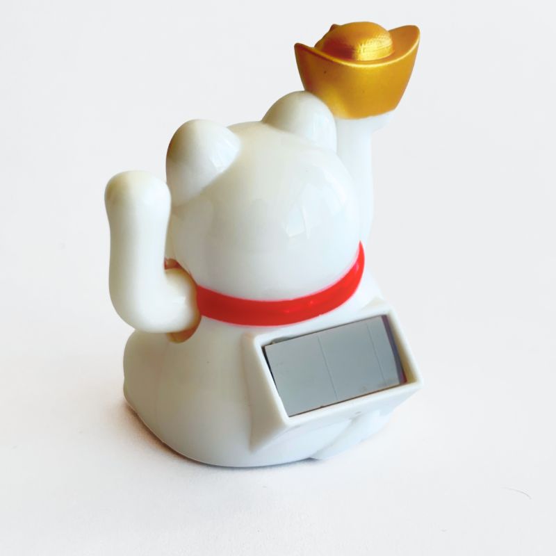 Gato Chino de la Suerte con Energía Solar