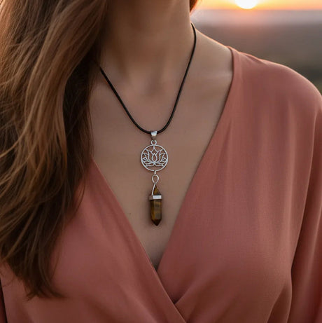 Colgante Lotus de Punta Ojo de Tigre